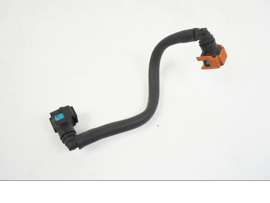 Baksidan på Bensinledning från en Yamaha XJR 1300 -2007 motorcykel.