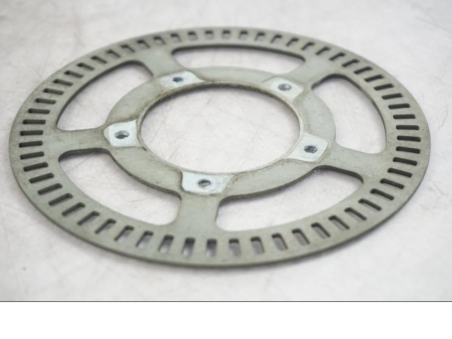 Baksidan på ABS krans från en Triumph Tiger -2009 motorcykel.