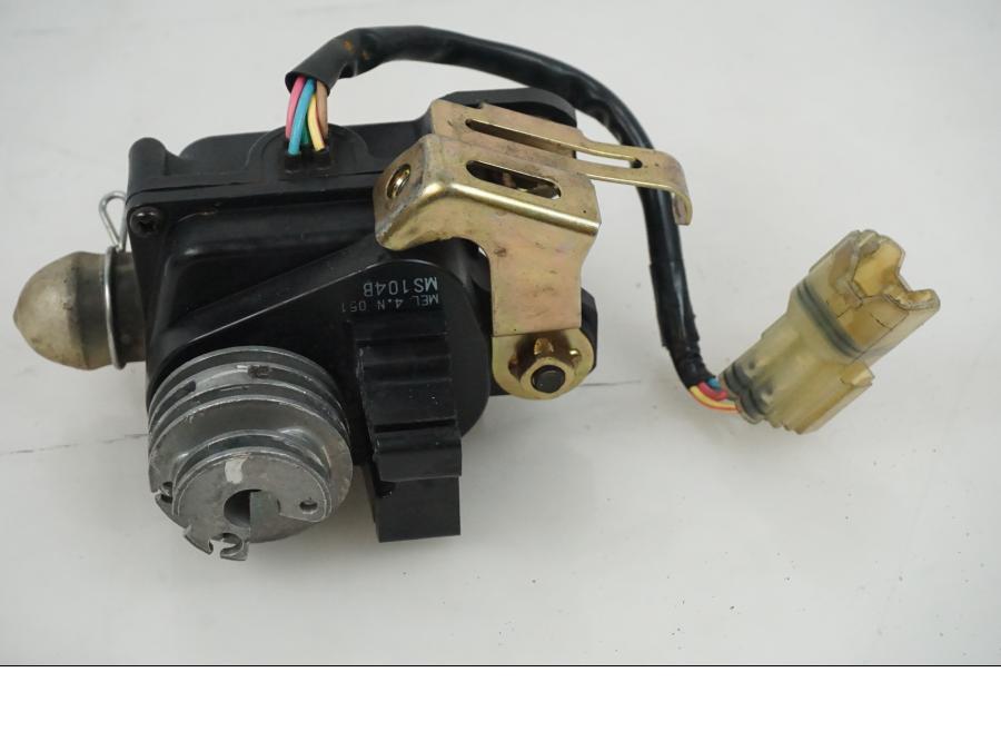 Vänster sida på Avgasspjällmotor från en Honda CBR 1000 -2005 motorcykel.