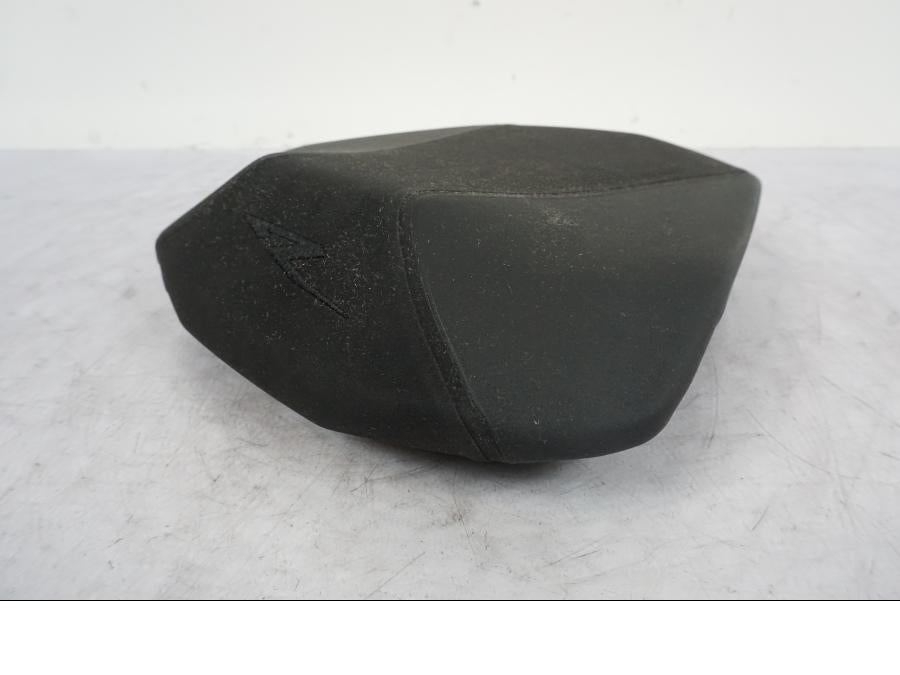 Framsidan på Sadel från en KTM 1290 Super Duke R -2021 motorcykel.