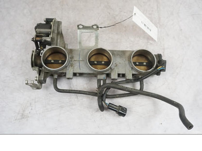 Framsidan på Spjällhus från en Triumph Tiger -2009 motorcykel.