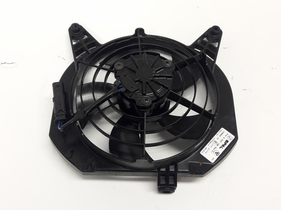 Framsidan på Vattenkylfläkt från en BMW R 1250 RS -2020 motorcykel.