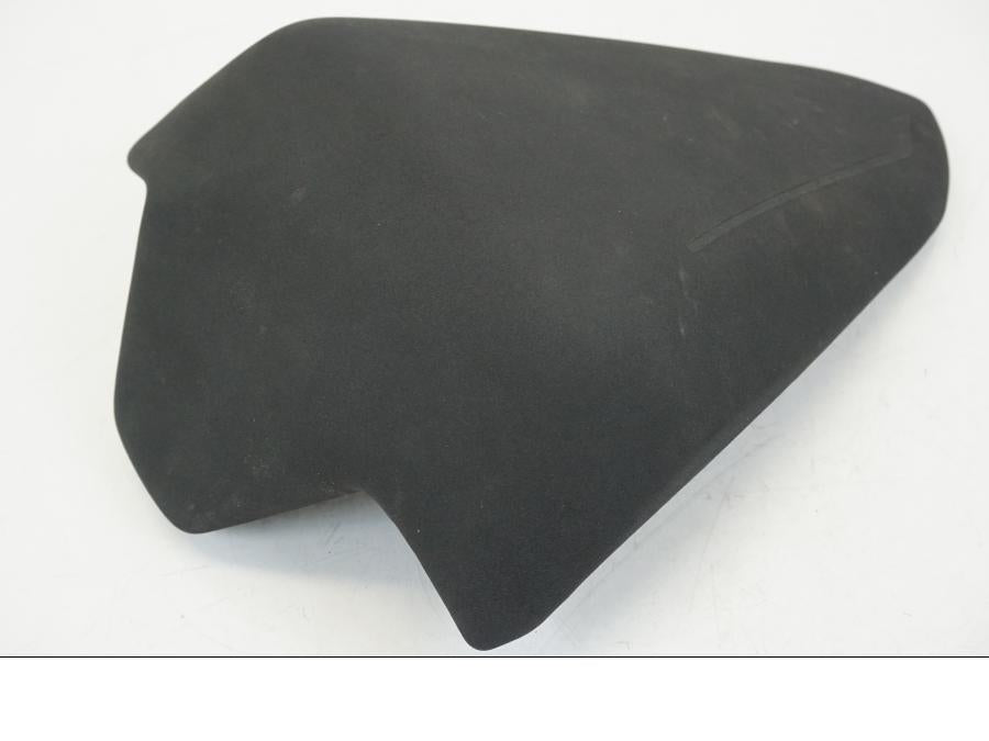 Höger sida på Sadel från en Ducati Streetfighter V4 -2020 motorcykel.