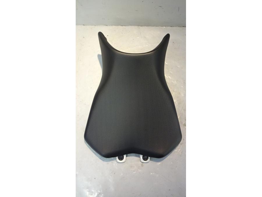 Framsidan på Sadel från en Kawasaki Z 1000 -2018 motorcykel.