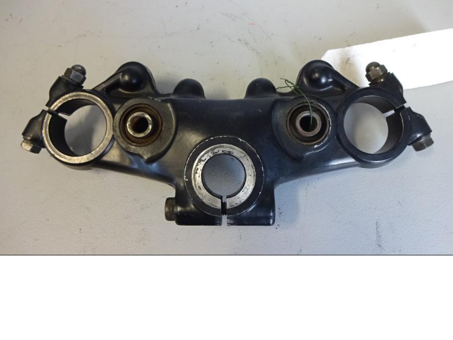 Framsidan på Gaffelkrona från en Yamaha XV 750 -1983 motorcykel.