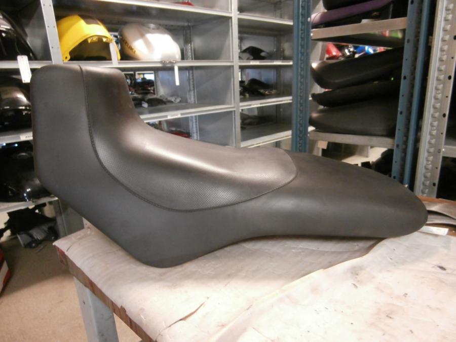 Framsidan på Sadel från en Cagiva Gran Canyon 900 ie -1998 motorcykel.