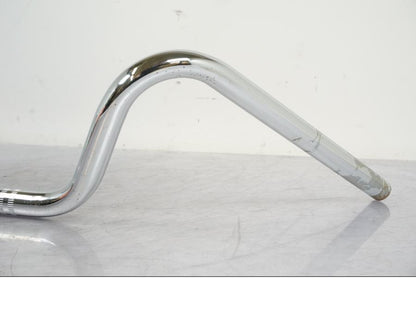 Snett uppifrån på Styre från en Indian Indian Chief Dark Horse -2016 motorcykel.