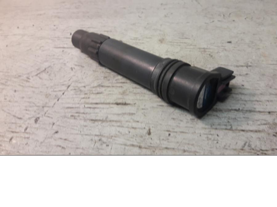 Framsidan på Tändspole från en Honda CBR 600 -2009 motorcykel.