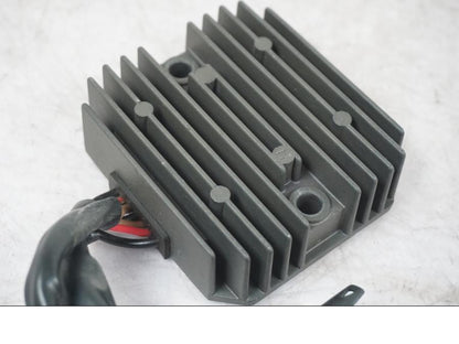 Baksidan på Likriktare från en BMW F 800 R -2018 motorcykel.