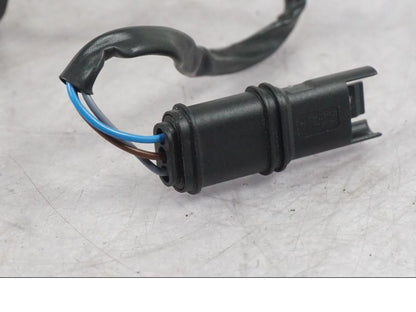 Snett uppifrån på Bromsljuskontakt från en Ducati Multistrada V4 -2024 motorcykel.