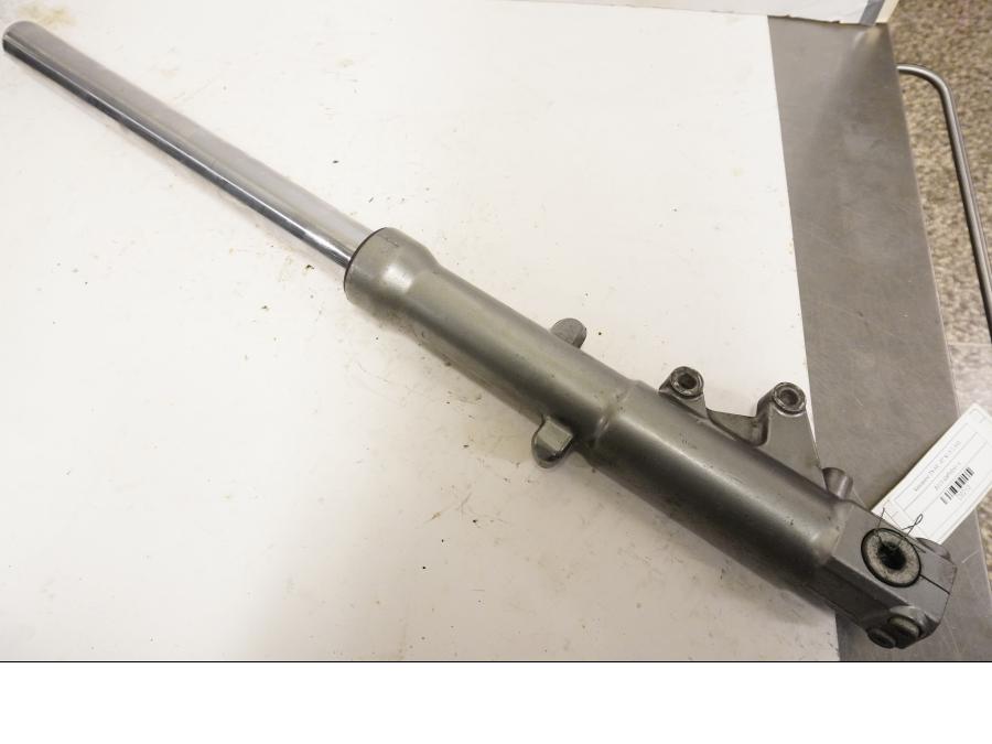 Framsidan på Gaffelben från en Kawasaki ZX-6R -1997 motorcykel.