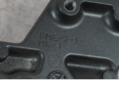 Snett uppifrån på Fotpinnefäste från en Yamaha MT-09 -2024 motorcykel.