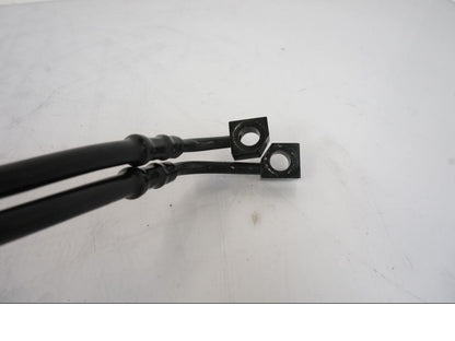 Vänster sida på Bromsledning från en H-D Softail Sport Glide FLSB -2022 motorcykel.