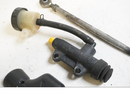 Höger sida på Bromshuvudcylinder från en KTM 625 SMC -2005 motorcykel.