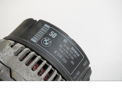 Höger sida på Generator från en BMW R 1100 R -1995 motorcykel.