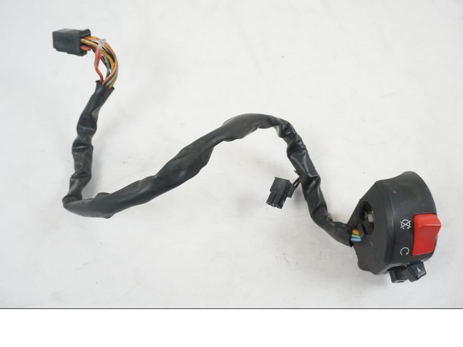 Framsidan på Styrelreglage från en Suzuki SV 650 S -2005 motorcykel.