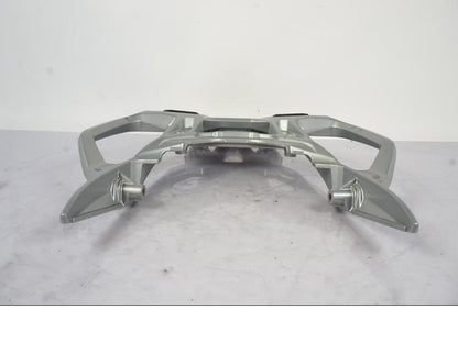 Snett nerifrån på Pakethållare från en BMW S 1000 XR -2019 motorcykel.