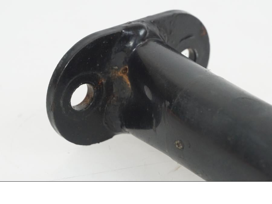 Höger sida på Motorfäste från en Yamaha XJ 900 -1997 motorcykel.