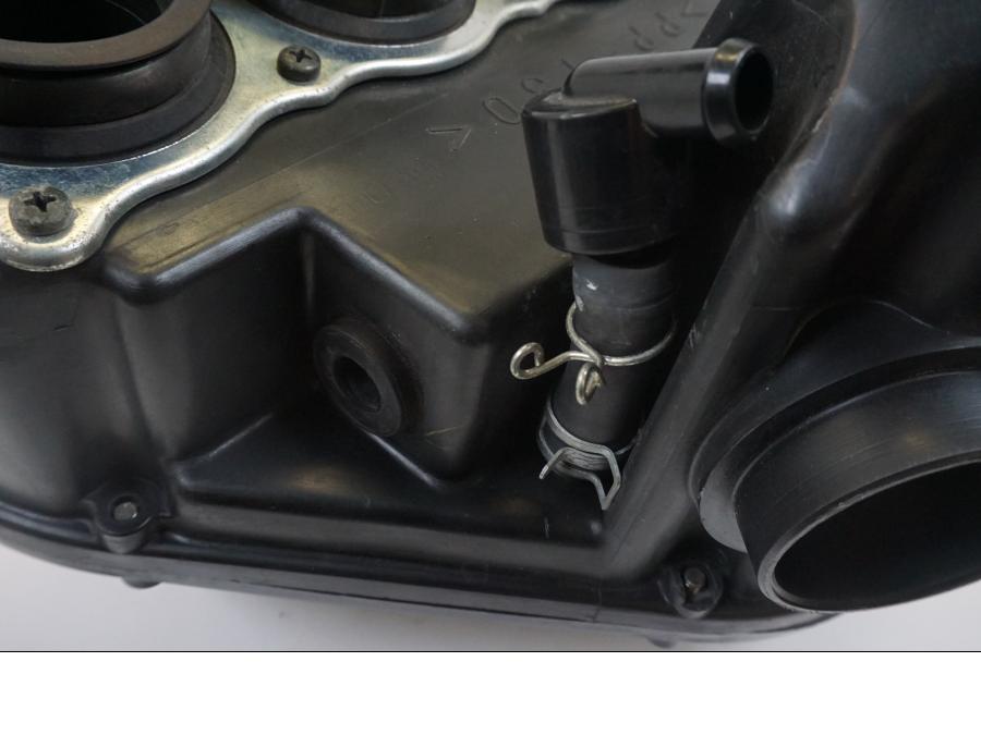 Vänster sida på Luftburk från en Yamaha YZF R6 -2006 motorcykel.