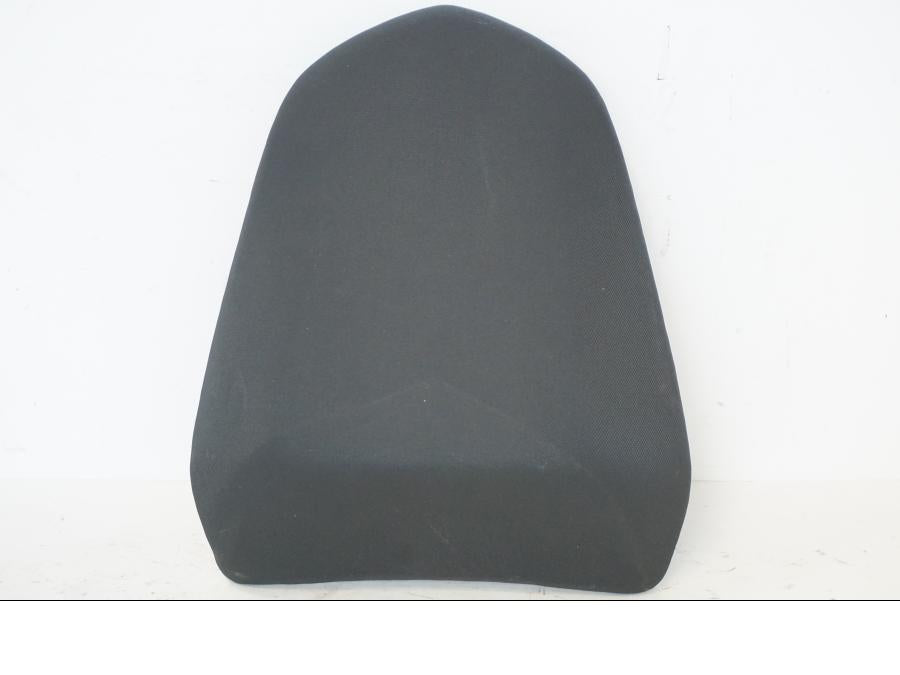 Baksidan på Sadel från en Kawasaki ER-6N -2012 motorcykel.