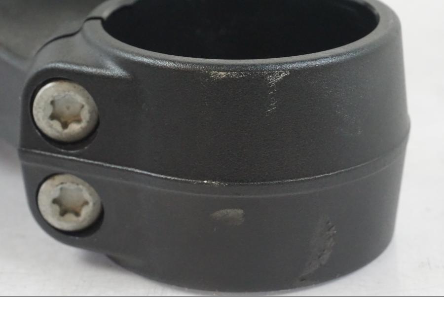 Vänster sida på Gaffelkrona från en KTM 1290 Super Duke R EVO -2023 motorcykel.