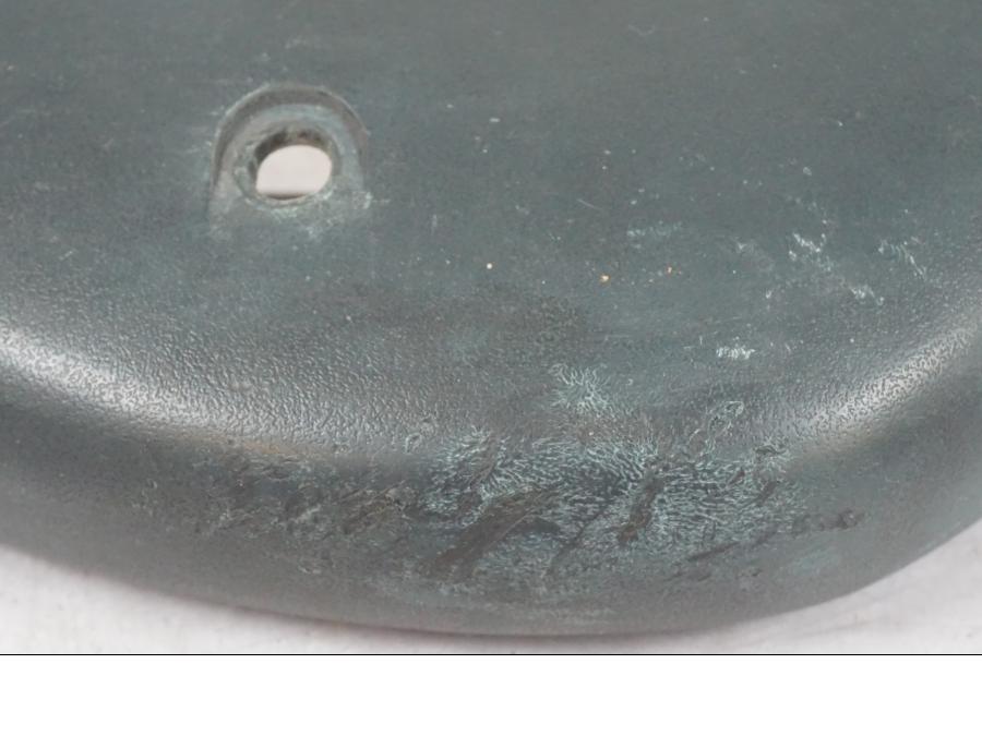 Baksidan på Motorskyddskåpa från en Honda NT 650 V -2002 motorcykel.