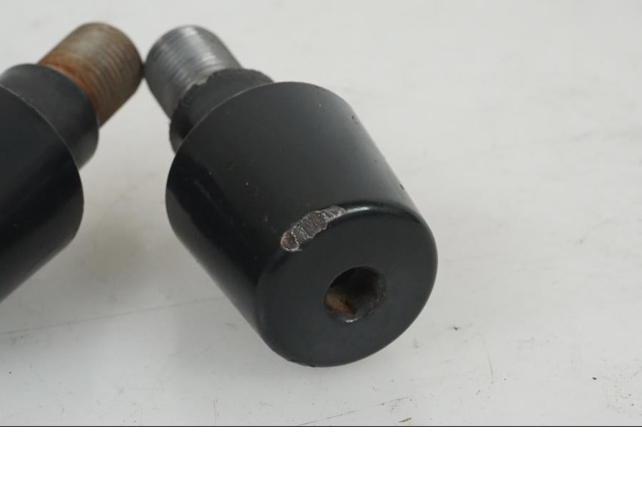 Baksidan på Styrvikt från en Yamaha XJ 900 S -1997 motorcykel.