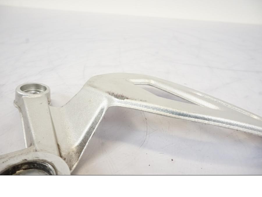 Snett uppifrån på Fotpinnefäste från en BMW S 1000 XR -2019 motorcykel.