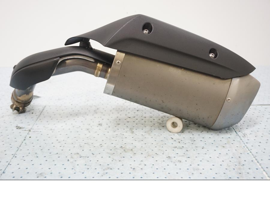 Framsidan på Ljuddämpare från en Yamaha YZF 1000 R1 -2010 motorcykel.