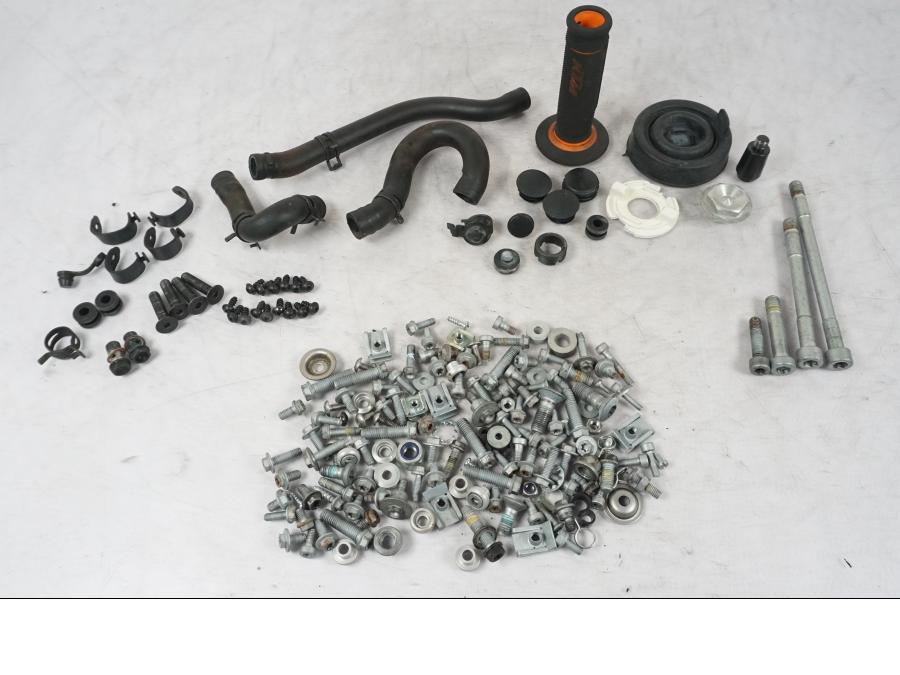 Framsidan på Skruv / Mutter etc från en KTM 690 SM R -2009 motorcykel.