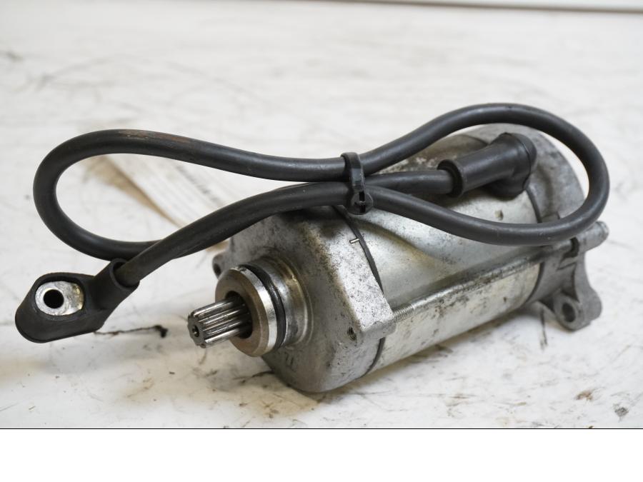 Framsidan på Startmotor från en Kawasaki ZZR 1100 -1998 motorcykel.