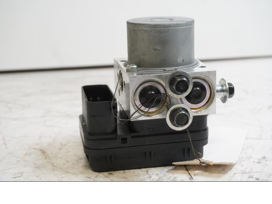 Höger sida på ABS Modulator från en Yamaha MT-07 Tracer -2016 motorcykel.