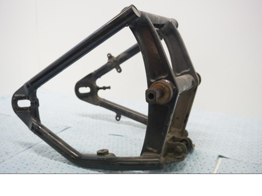 Höger sida på Sving från en Yamaha XV 1600 -1999 motorcykel.