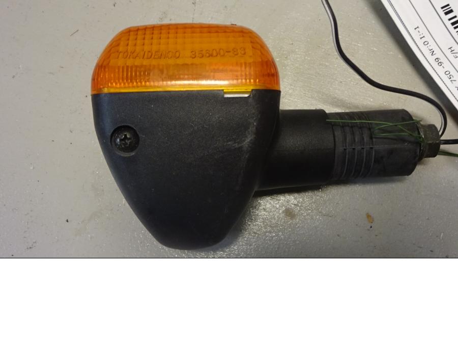 Snett uppifrån på Blinkers från en Suzuki GSX 750 -1999 motorcykel.