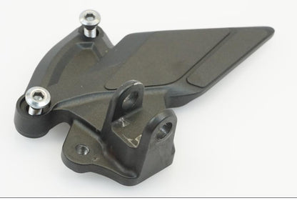 Baksidan på Fotpinnefäste från en Kawasaki Z 1000 -2014 motorcykel.