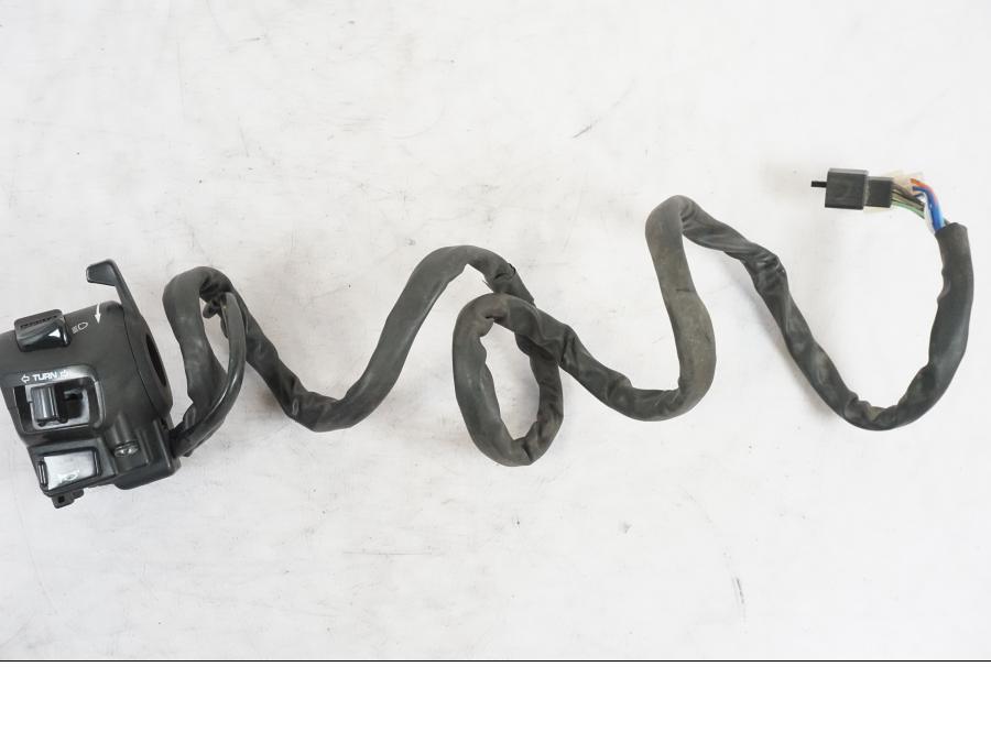 Framsidan på Styrelreglage från en Honda NT 650 V -2002 motorcykel.