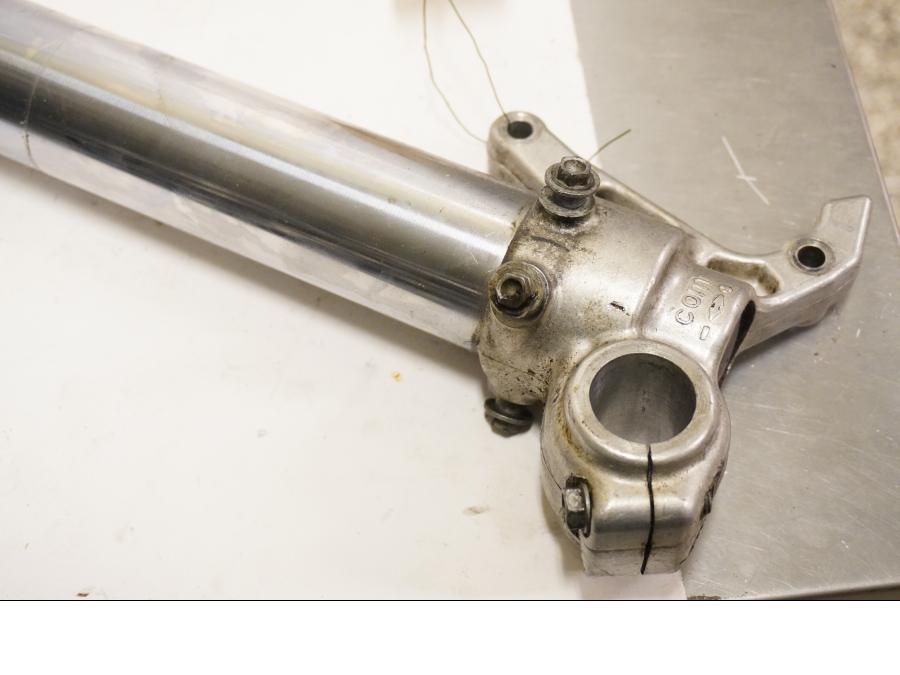 Baksidan på Gaffelben från en Husaberg FE 02 -2004 motorcykel.