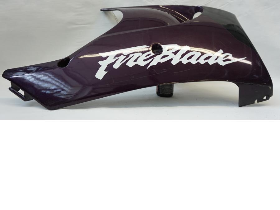 Baksidan på Magkåpa från en Honda CBR 900 RR -1997 motorcykel.