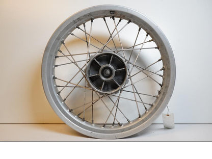 Framsidan på Fälg från en BMW F 650 -1999 motorcykel.