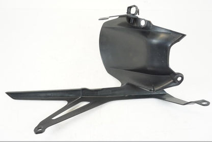 Snett uppifrån på Svingskärm från en Yamaha MT-09 -2021 motorcykel.