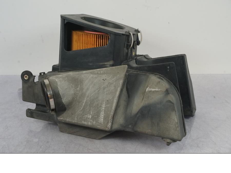 Vänster sida på Luftburk från en BMW R 1100 GS -1998 motorcykel.