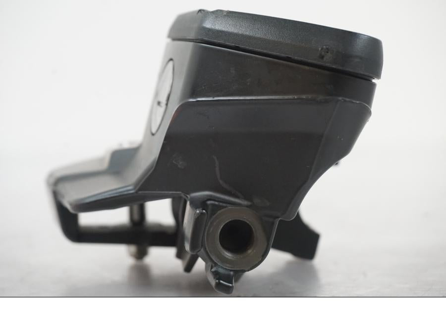 Snett uppifrån på Bromshuvudcylinder från en BMW R 1250 GS -2021 motorcykel.