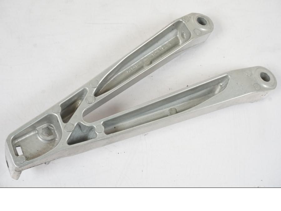 Vänster sida på Fotpinnefäste från en Honda CBR 1000 RR -2007 motorcykel.