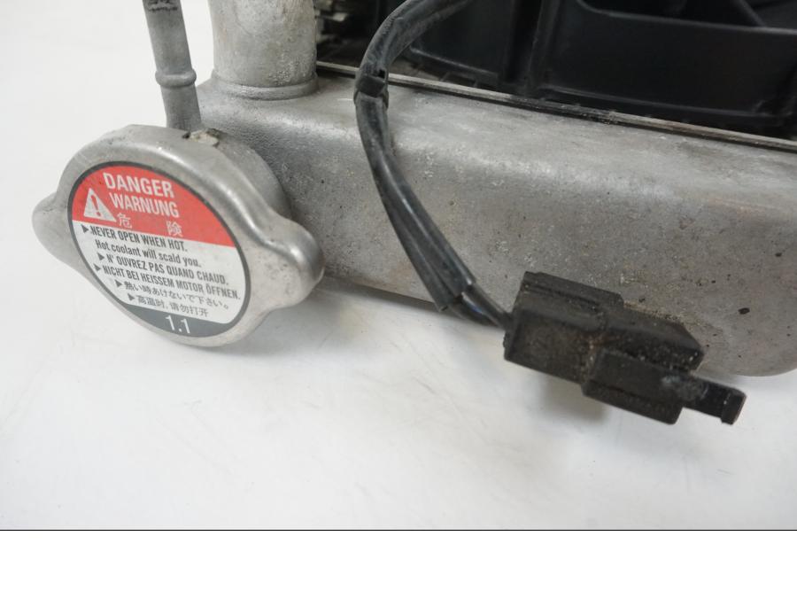 Snett uppifrån på Vattenkyl från en Honda XL 1000 V -2008 motorcykel.