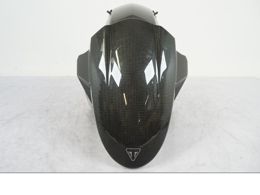 Vänster sida på Framskärm från en Triumph Universal -2018 motorcykel.