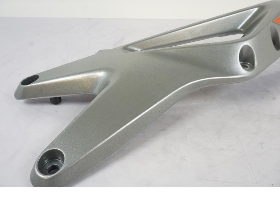 Baksidan på Bakram från en KTM 790 Duke -2019 motorcykel.