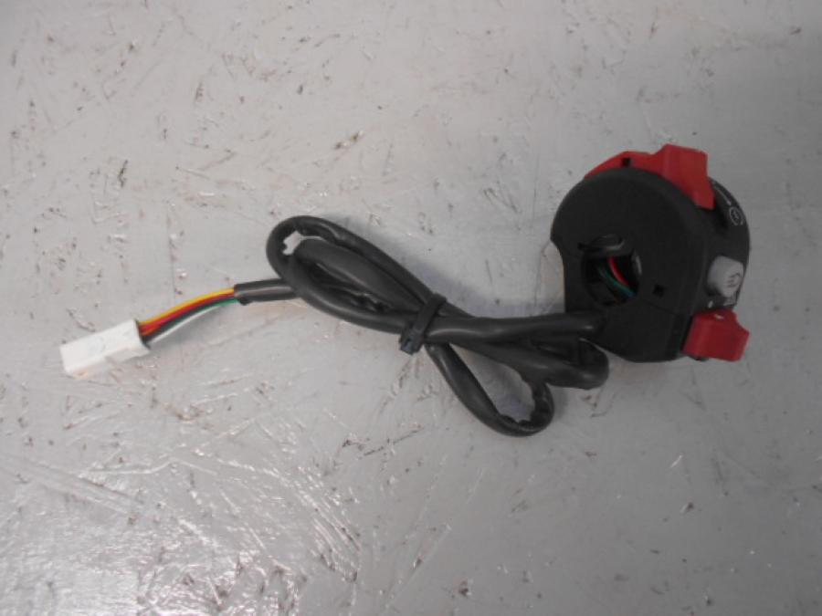 Framsidan på Styrelreglage från en Ducati 1199 Panigale -2017 motorcykel.