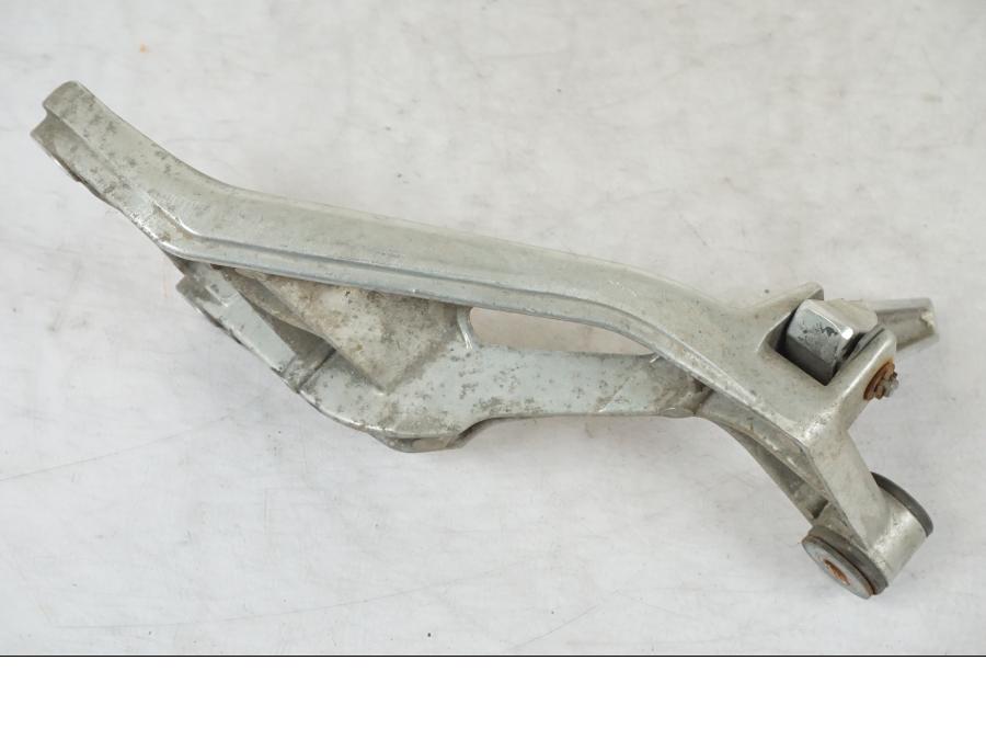 Snett nerifrån på Fotpinne från en Honda CBR 1100 XX -1999 motorcykel.