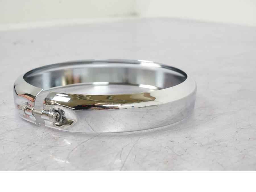 Höger sida på Strålkastarsarg från en H-D övrigt -2001 motorcykel.