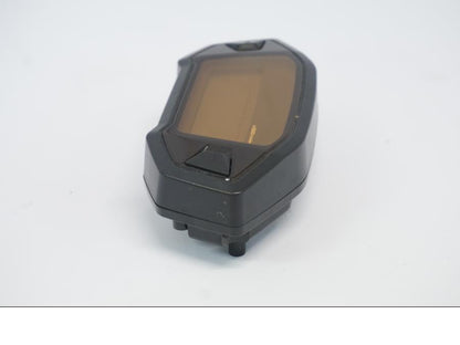 Snett uppifrån på Instrumentpanel från en Honda CB 500 X -2015 motorcykel.